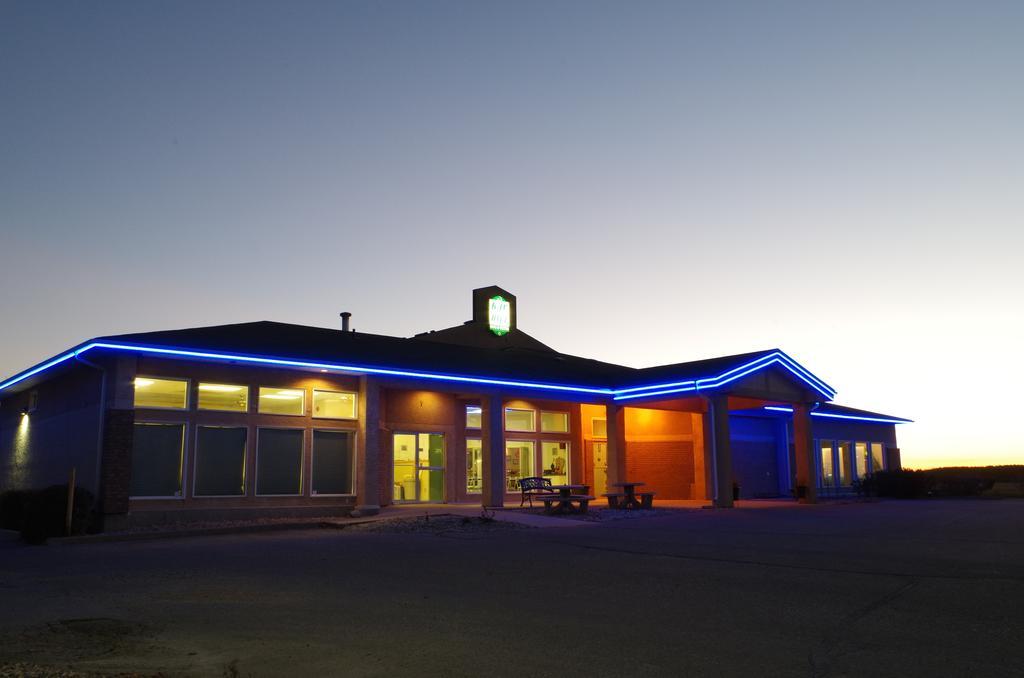 Bay Hill Inns & Suites Neepawa Dış mekan fotoğraf