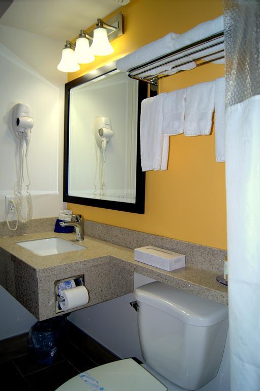 Bay Hill Inns & Suites Neepawa Dış mekan fotoğraf