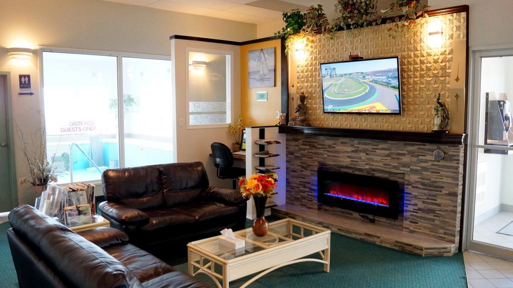 Bay Hill Inns & Suites Neepawa Dış mekan fotoğraf