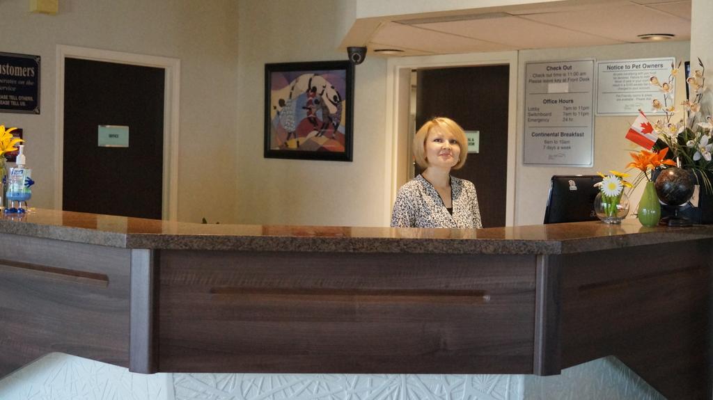 Bay Hill Inns & Suites Neepawa Dış mekan fotoğraf