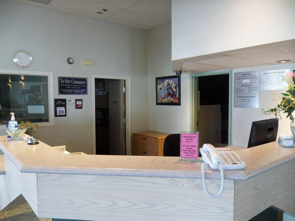 Bay Hill Inns & Suites Neepawa Dış mekan fotoğraf