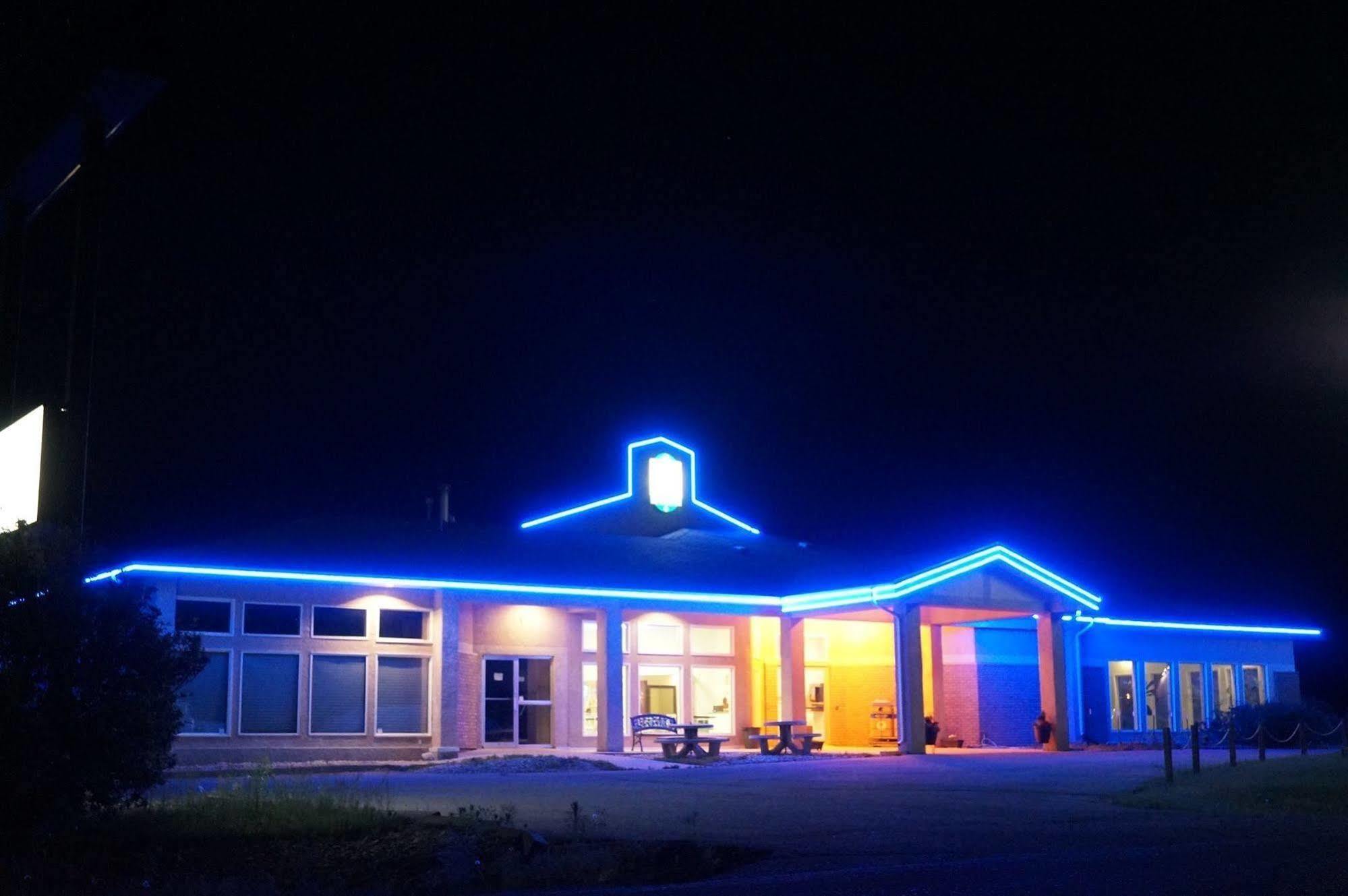 Bay Hill Inns & Suites Neepawa Dış mekan fotoğraf