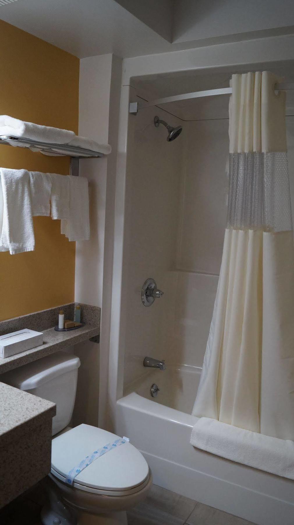 Bay Hill Inns & Suites Neepawa Dış mekan fotoğraf