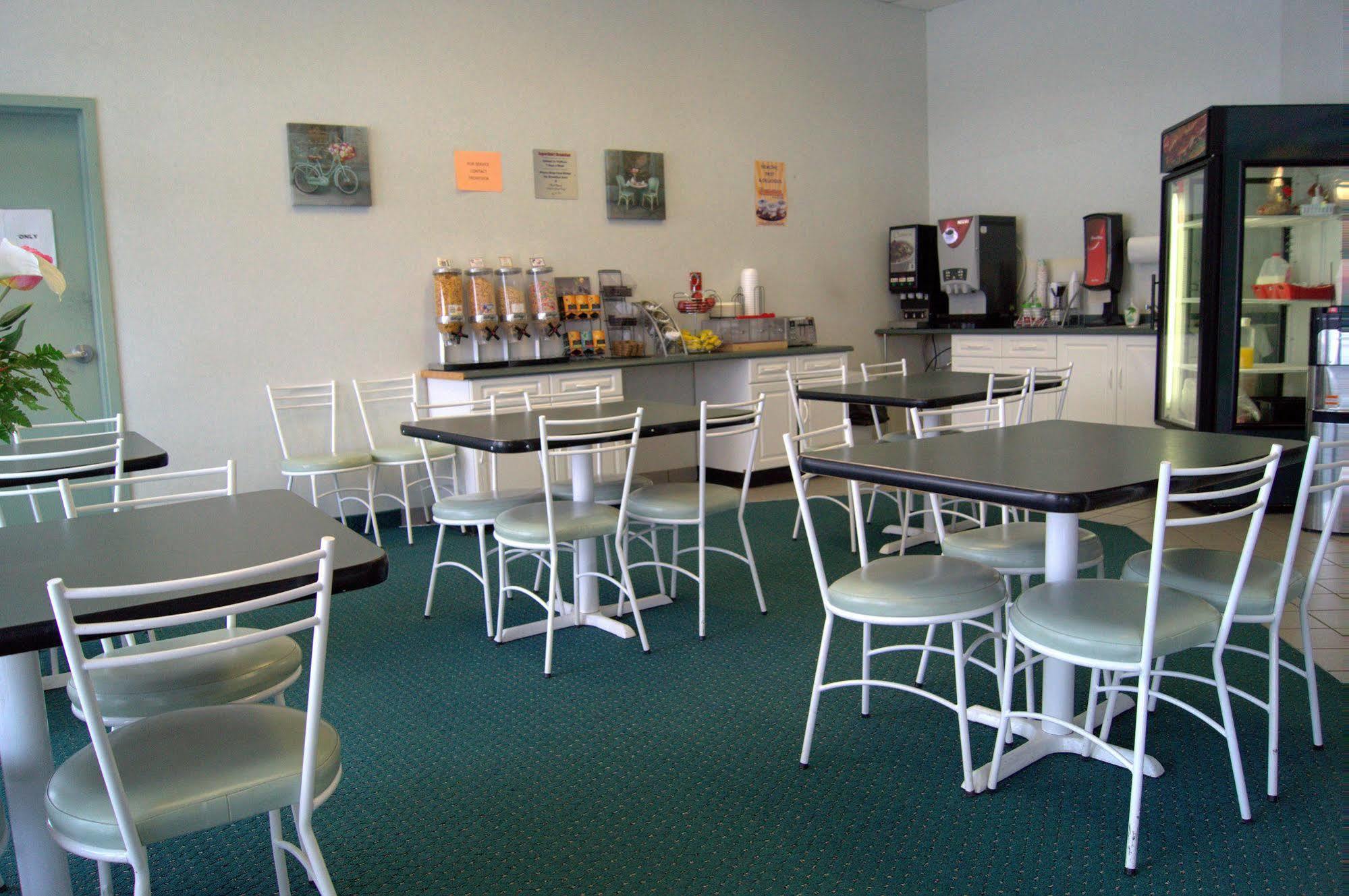 Bay Hill Inns & Suites Neepawa Dış mekan fotoğraf