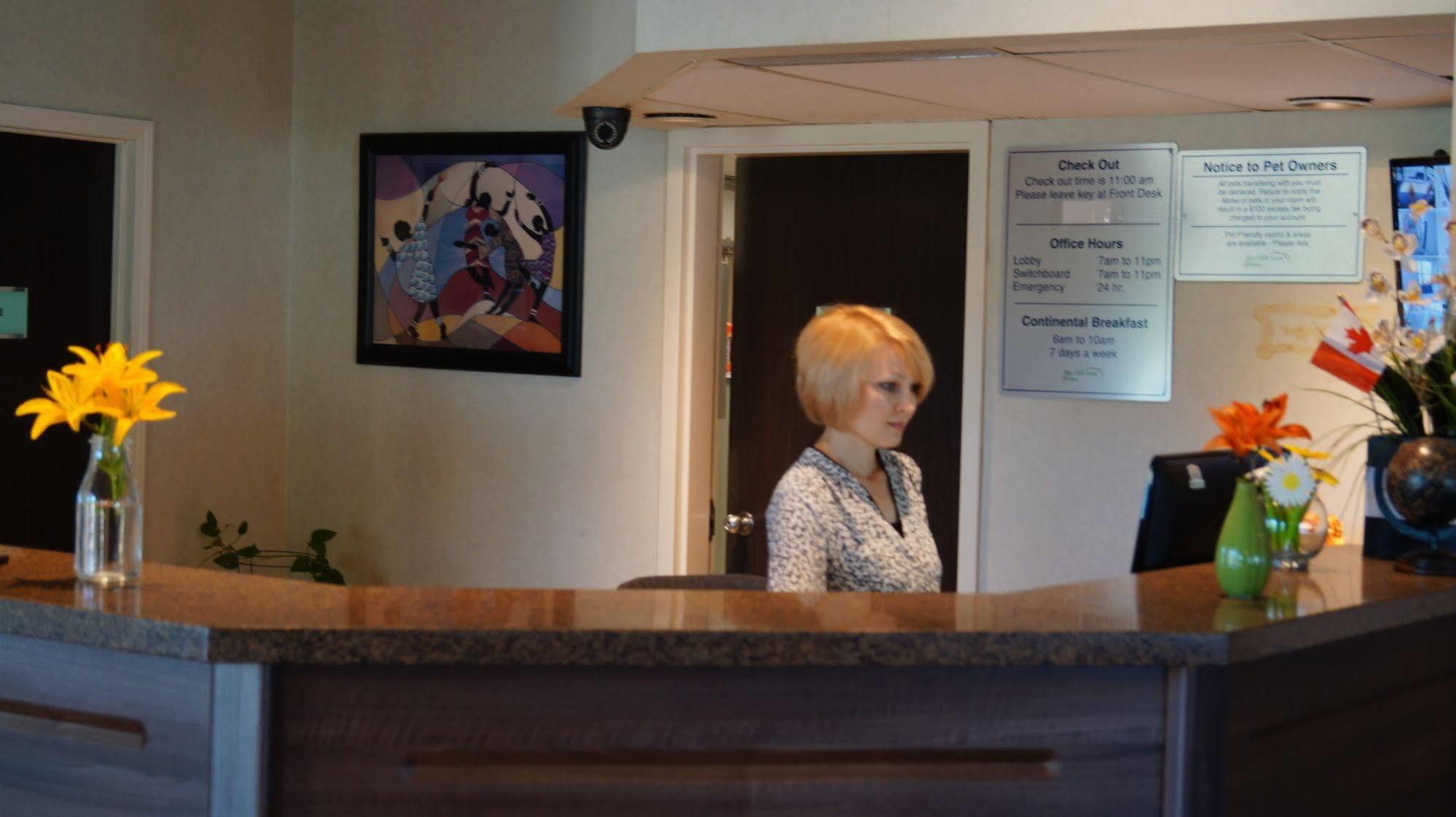 Bay Hill Inns & Suites Neepawa Dış mekan fotoğraf