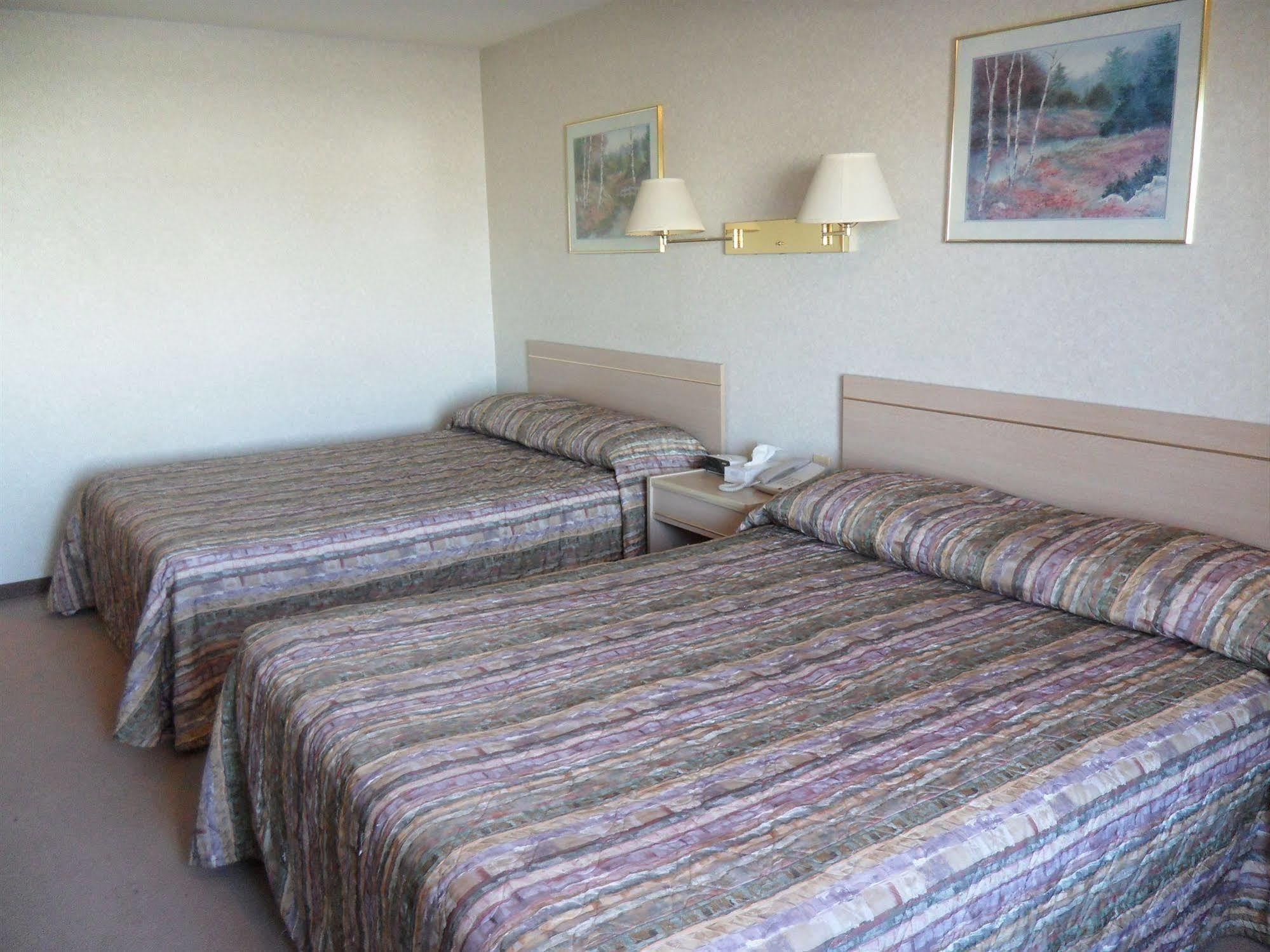 Bay Hill Inns & Suites Neepawa Dış mekan fotoğraf