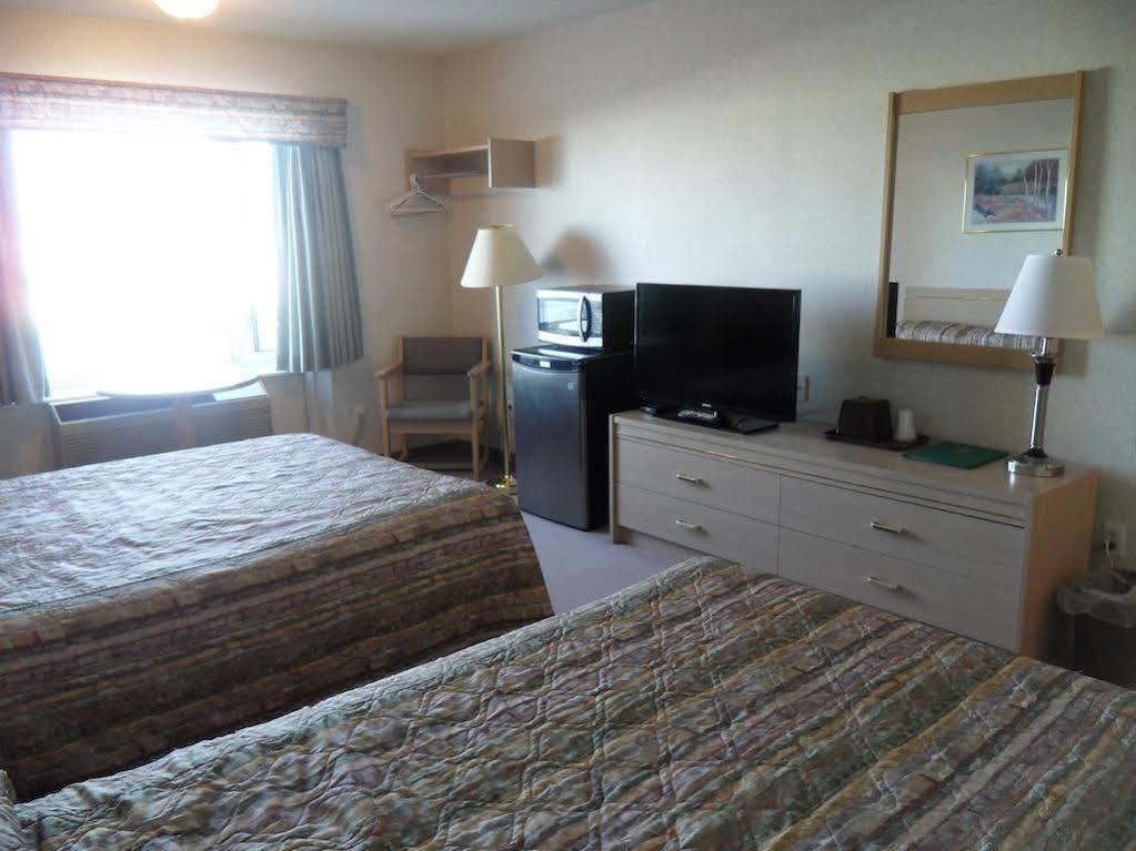 Bay Hill Inns & Suites Neepawa Dış mekan fotoğraf