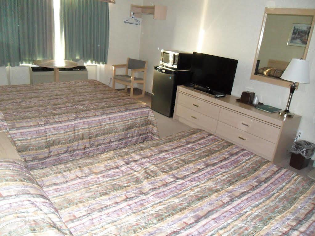 Bay Hill Inns & Suites Neepawa Dış mekan fotoğraf