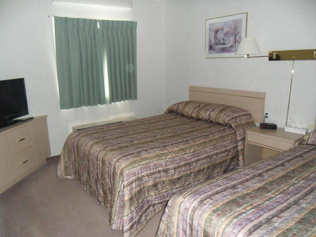 Bay Hill Inns & Suites Neepawa Dış mekan fotoğraf