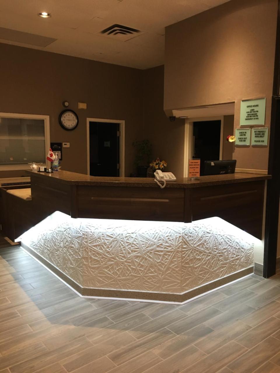 Bay Hill Inns & Suites Neepawa Dış mekan fotoğraf