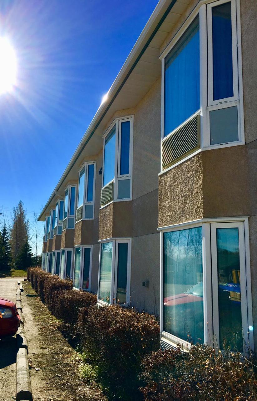 Bay Hill Inns & Suites Neepawa Dış mekan fotoğraf