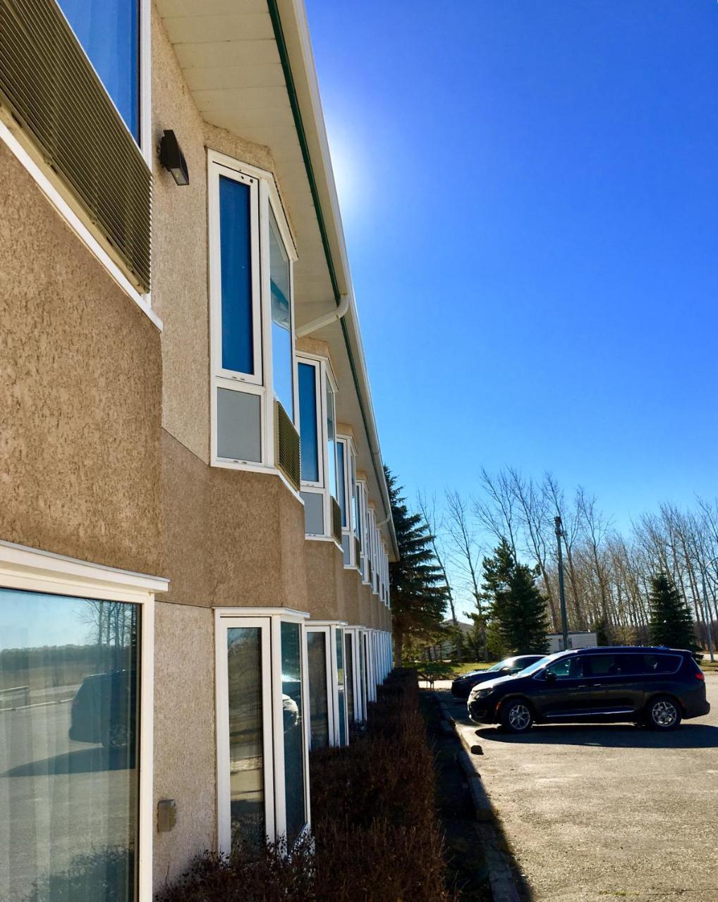Bay Hill Inns & Suites Neepawa Dış mekan fotoğraf